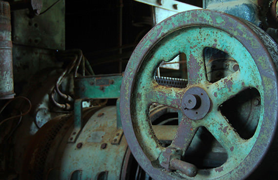 Corrosion and wear cause surface degradation of the lubricated surfaces in extraction/shovel machinery.